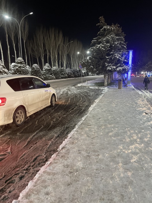 バス停でバス待ち