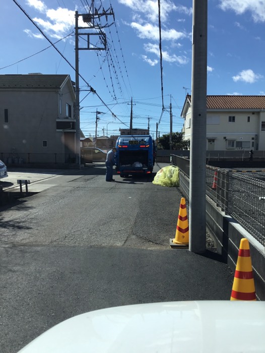 26 プリエールアパート前