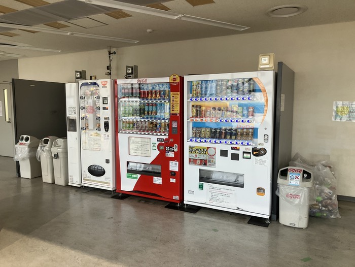 ここは売店も飲食店も無い