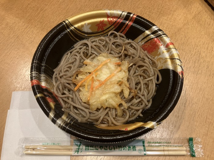 夕飯はかきあげ天そば(¥550)