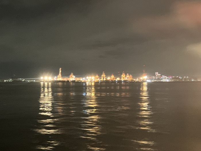 横浜の灯りでしょうか？