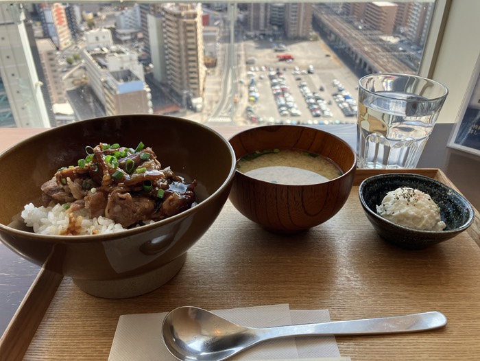 昼食は牛カルビ丼(¥1,080)