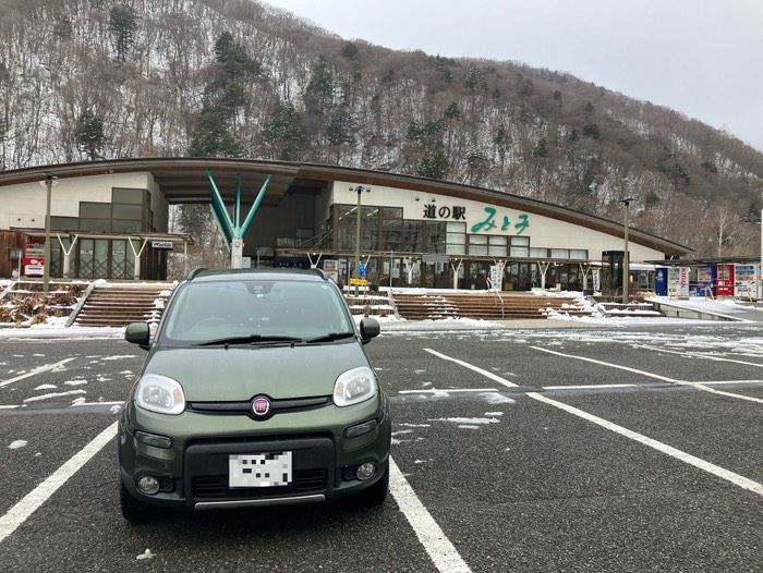 朝はここから先は路面凍結で通行止でした