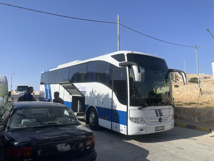 アンマンに向かうバス
