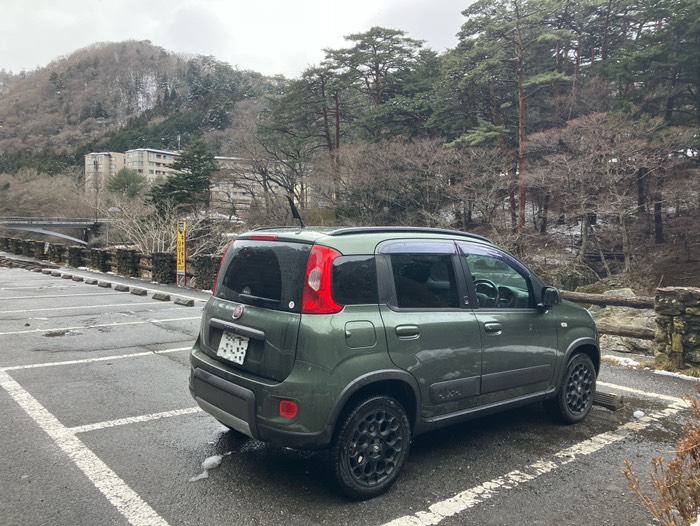 川にあったでかい岩が気になったので…