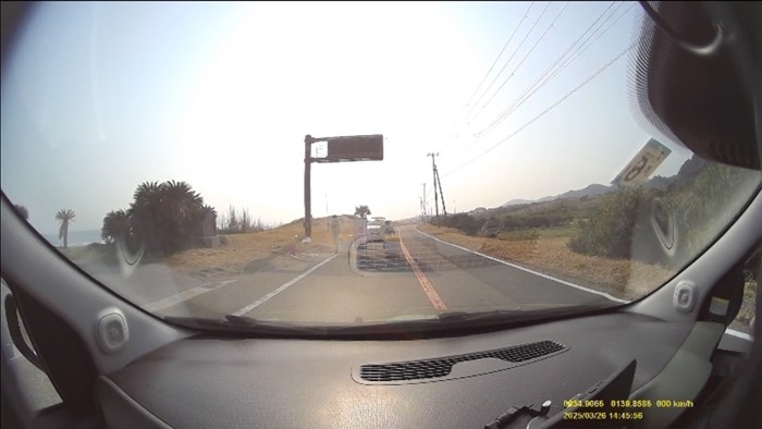 飛び砂のため通行止