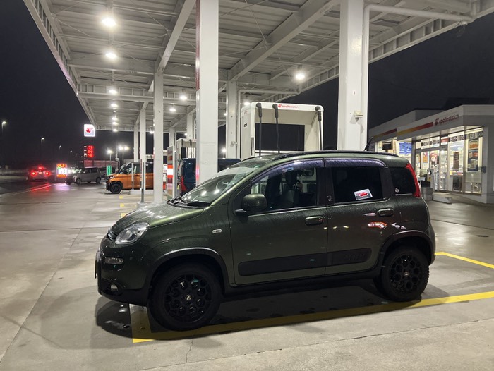 雨降ってるので洗車は先送り〜