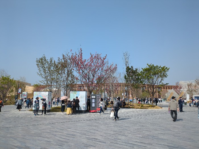 大屋根リングへ向かう