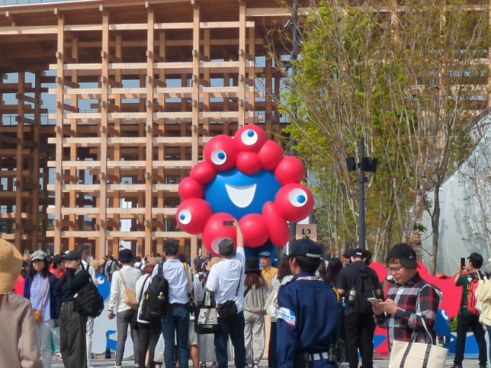 ミャクミャクのオブジェ