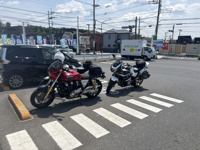 いつものコンビニ集合！