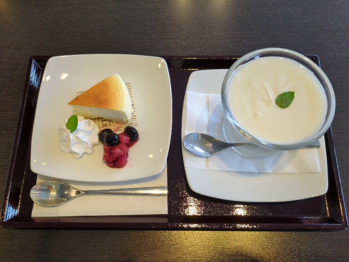 岩泉ヨーグル卜とチロルのチーズケーキ