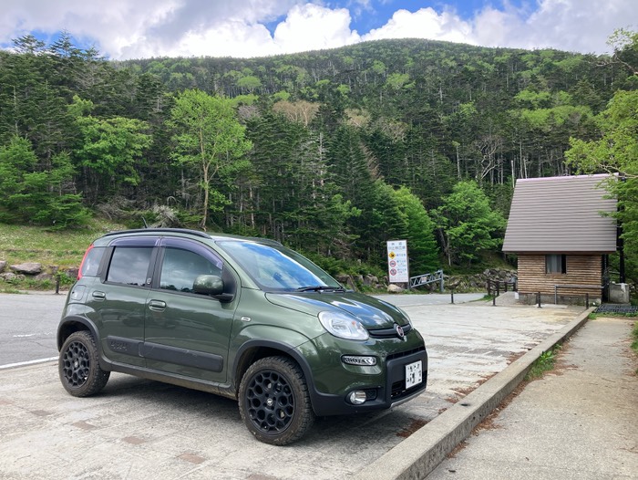 山梨県側は舗装されてます