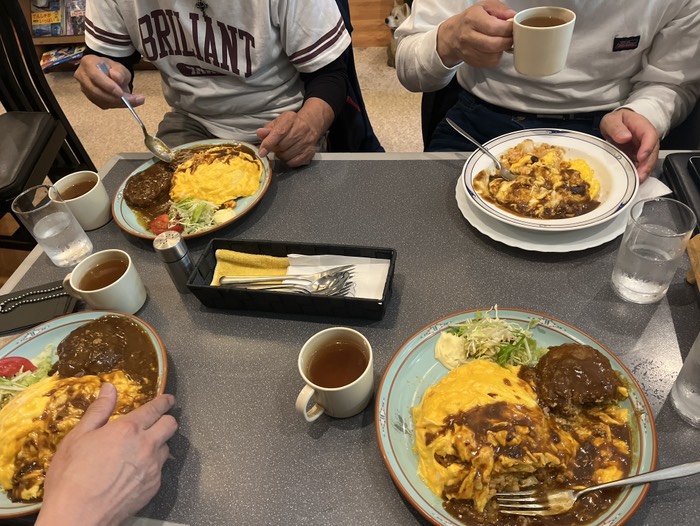 カレーハンバーグオムライス