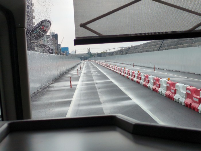 車のいない高速道路