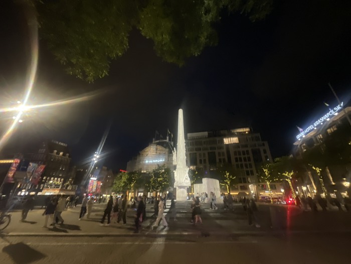 なんかの広場に出た