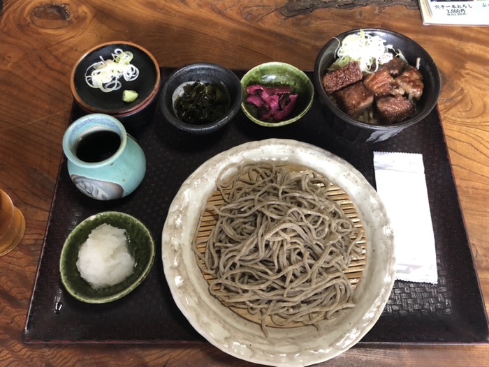 おろしざる蕎麦と飛騨牛丼に舌鼓