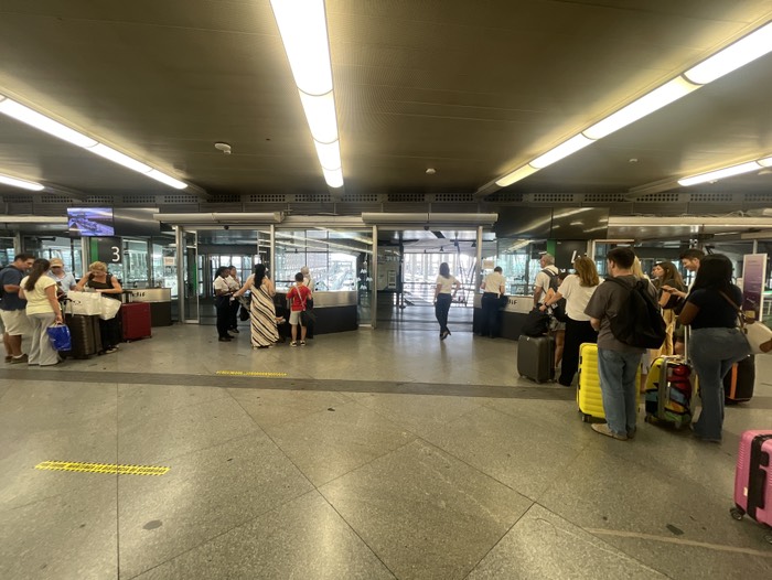 アトーチャ駅の中