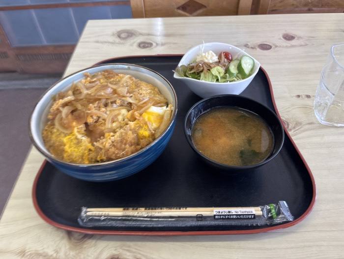 大衆食堂ふるさとでカツ丼大盛り