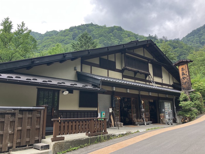 こちら床も木製でいい雰囲気でした