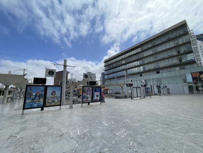 カサポート駅のホーム