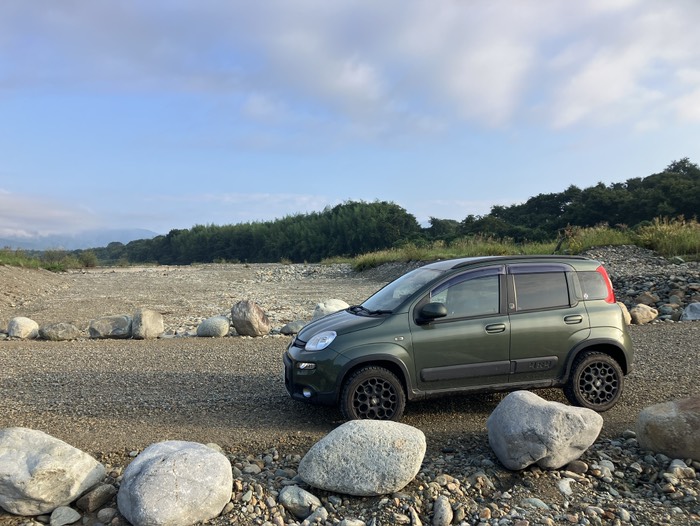 こちらも川底は湿っていましたが