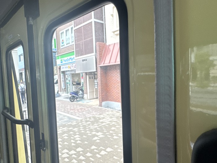 白金台ファミリーマート前