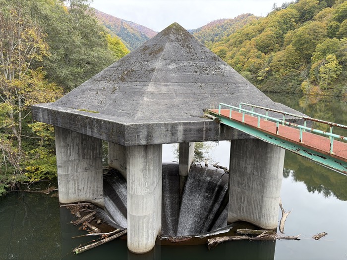 大津岐ダムの洪水吐