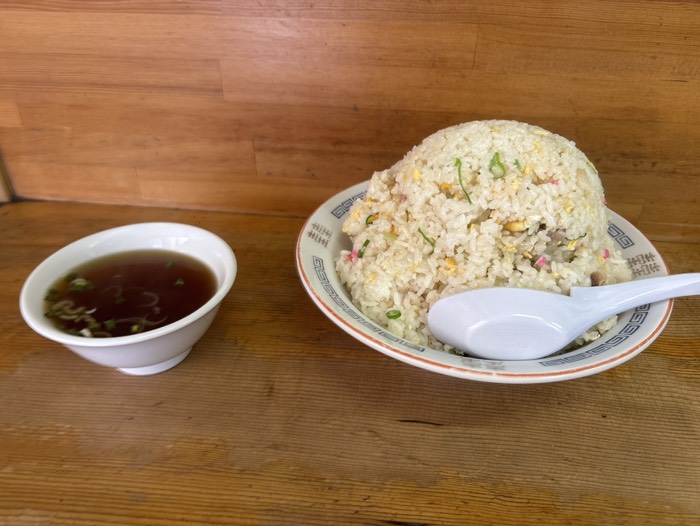 ひろし食堂でチャーハン大盛り🍚