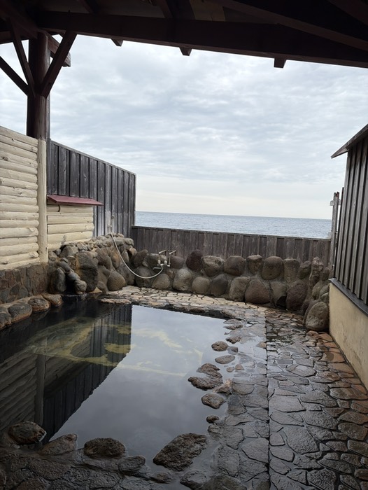 波の音を聞きながらの温泉♨️