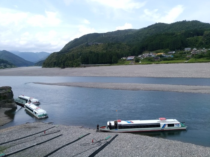 熊野川とジェット船